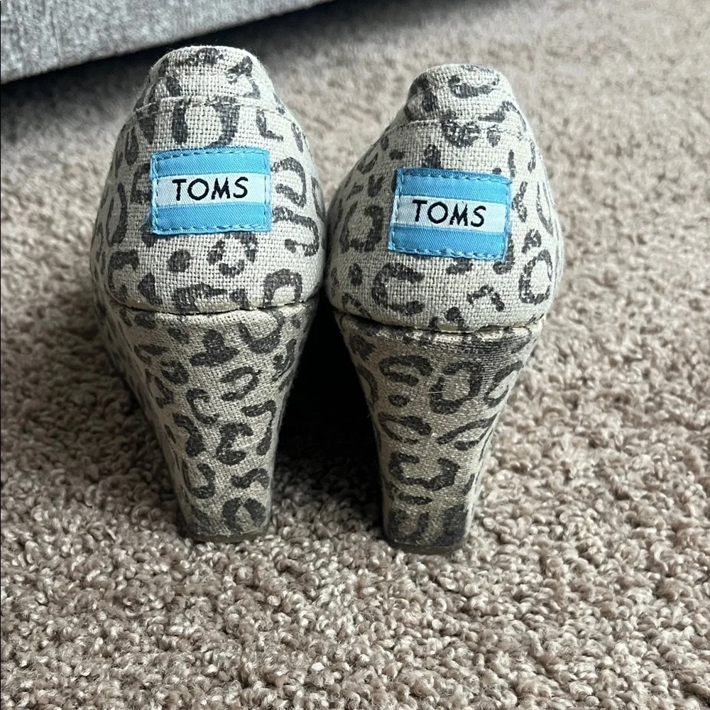TOMS Women's Animal Print Wedges